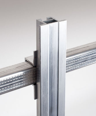 6063-T5アルミ合金の梯子のプロフィールを機械で造る高精度CNC